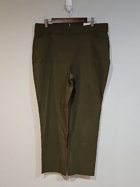 Chico's 3R Green So Slimming Brigette Slim Leg